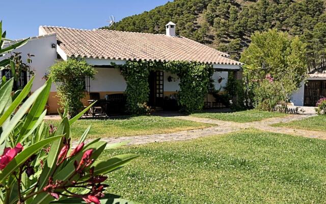 Attractive Holiday Home in Canillas de Aceituno With Terrace