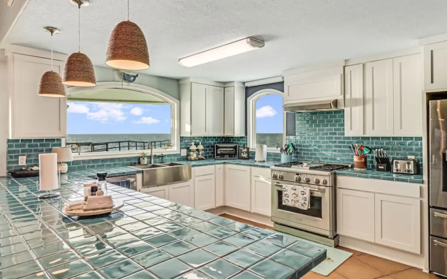 Baydream 4 Bedroom Home by RedAwning
