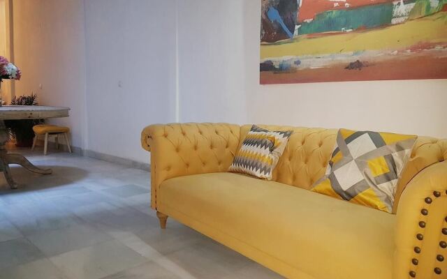 Reservaloen Casa Sevillana
