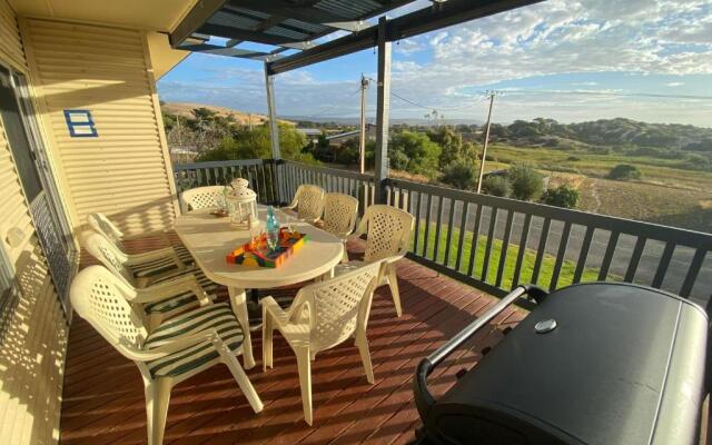 Carrickalinga SeaHaven: Coastal Escape-4BRM - 29 Riverview Drive