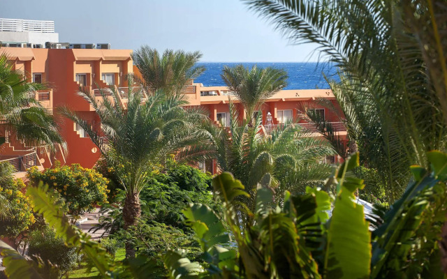 Курортный отель Amwaj Oyoun Resort & Casino