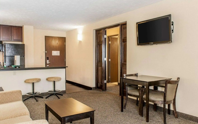 Quality Inn & Suites Mattoon South