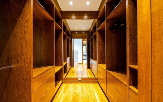 Luxury Mansion On Golf Course - BMG5