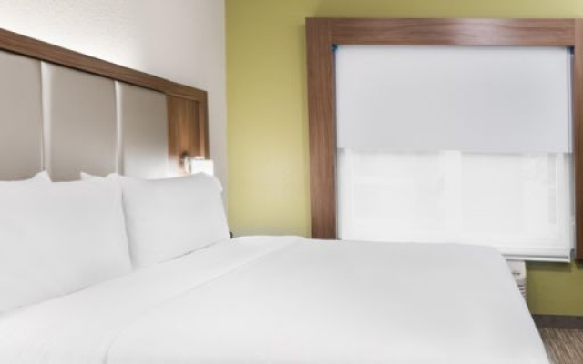 Holiday Inn Express & Suites Columbus Airport East, an IHG Hotel