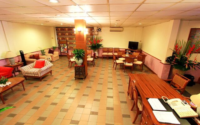 Travel Lodge Suriwongse - Adult only