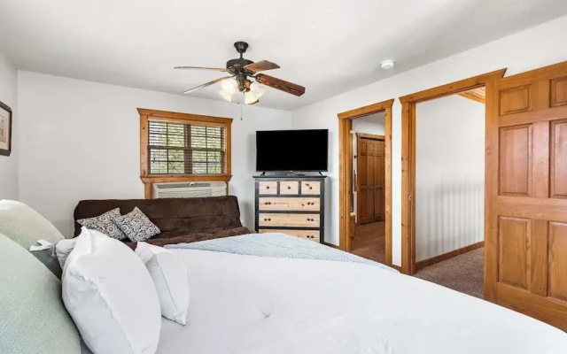 Whispering Creek - In the Heart of Ozarks, Near DT!