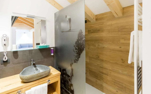 Arnica Mountain Hotel