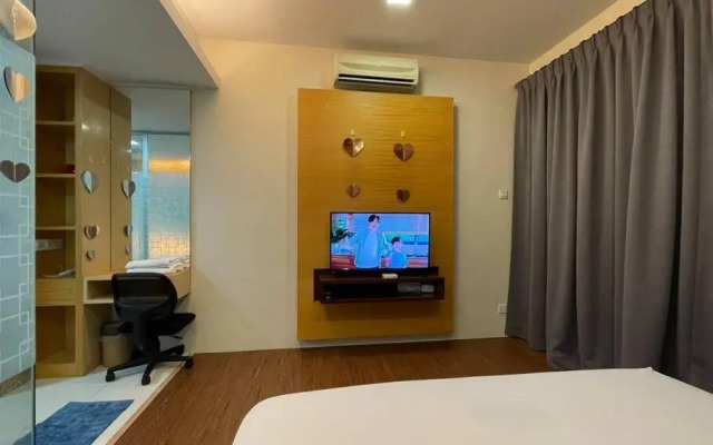 Private Jacuzzi Staycation at KL City 721