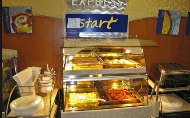 Holiday Inn Express & Suites Franklin - Berry Farms by IHG