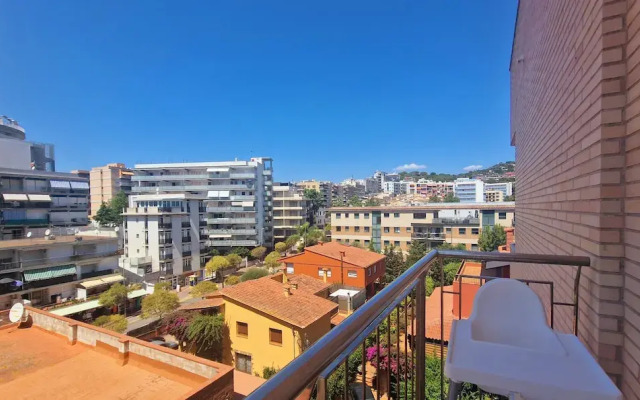 Cozy Apartment by the Sea in Lloret de Mar - Ref A090 Rene Go2llolet