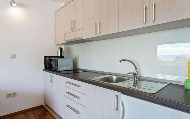 Pleasant Apartment in Drvenik With Balcony