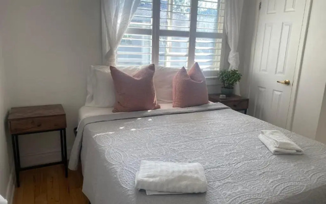 Bright Bedroom- YYZ, Humber College, EGH, Quiet