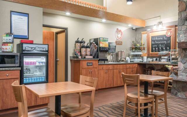 AmericInn by Wyndham Fargo West Acres