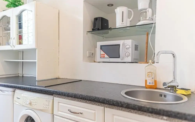 Bright 1BR Apt Perfect for Long Stays