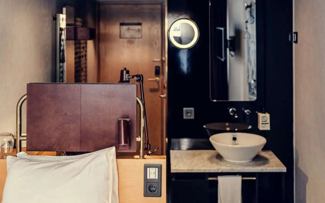 Ume, Bw Signature Collection