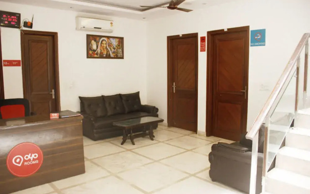 Oyo Rooms Noida City Centre 208