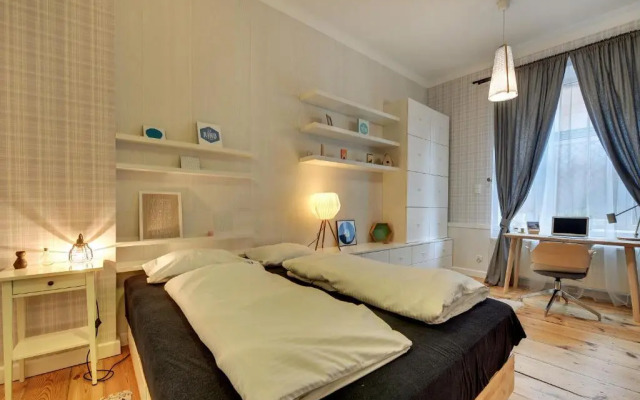 Monte Cassino Blanco by Grand Apartments