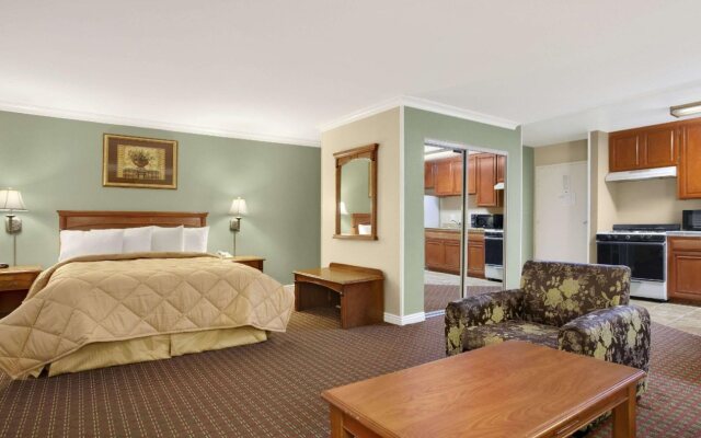 Travelodge Inn & Suites by Wyndham Gardena CA