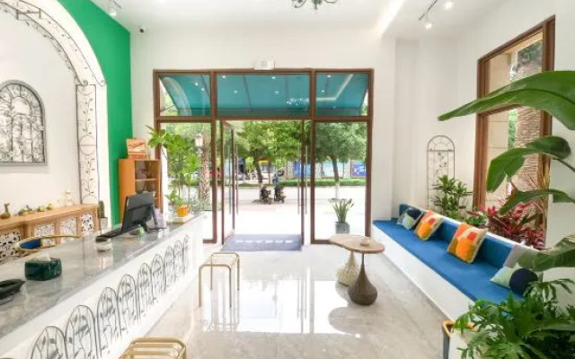 Zhufeng Concept Hotel (Baoshan High-speed Railway Station Branch)