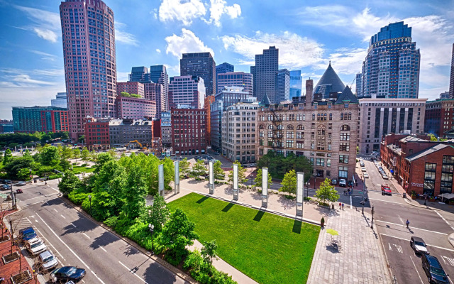 Hyatt Place Boston/Seaport District