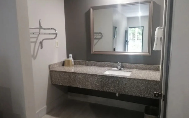 Royal Inn & Suite