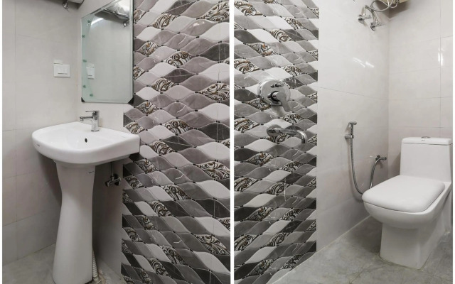 Flagship 75893 Hotel Maharaja Gold