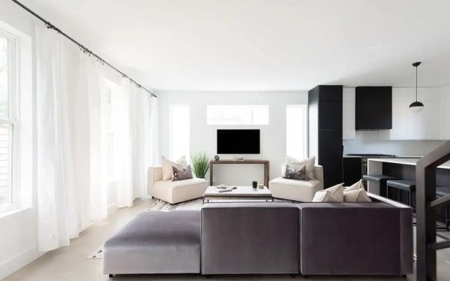 Modern DT Luxury - Rooftop City Views