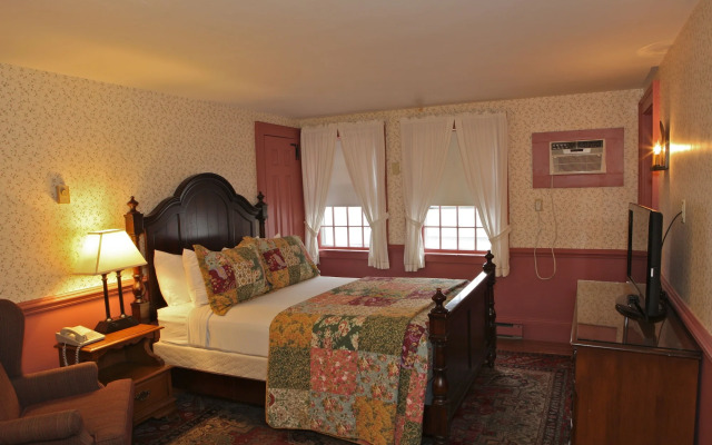 Publick House Historic Inn and Country Motor Lodge