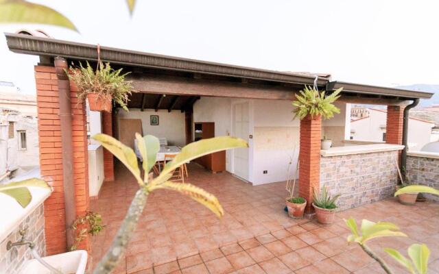 Apartment with huge terrace in the party area