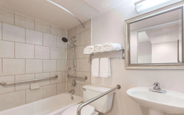 Hawthorn Suites by Wyndham Dallas Love Field Airport