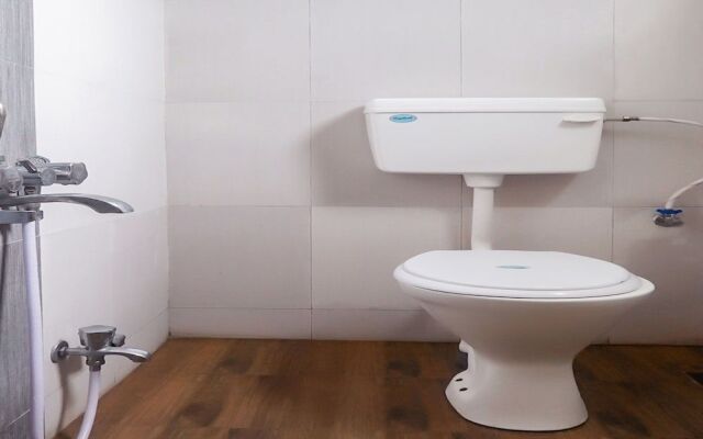 OYO 11551 Hotel Pioneer 2