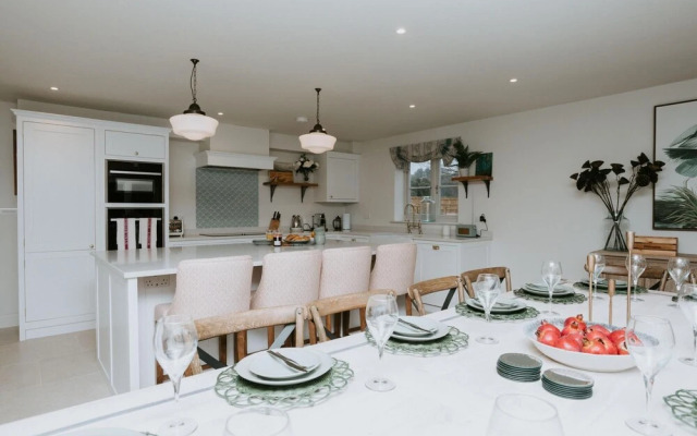 The Dragonfly - Central 2 Bedroom House