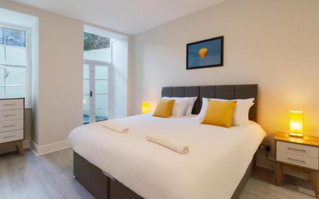 Luxury 2 bedroom Clifton flat with free parking