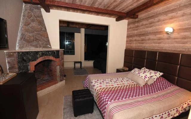 Aristo House Hotel