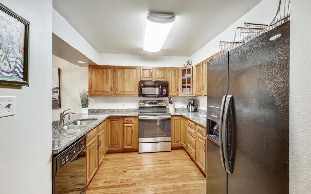 Atrium 003 1 Bedroom Condo by RedAwning