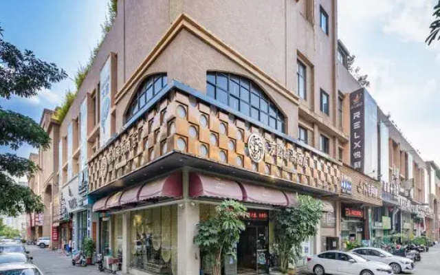 Fangyuan Fashion Hotel (Longyan High Speed Railway Station Second Hospital)