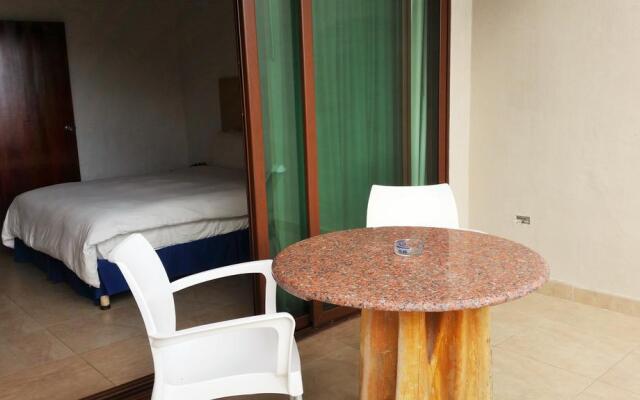 Hotel Baja Montañita