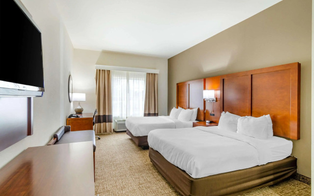 Comfort Inn & Suites near Bethel College