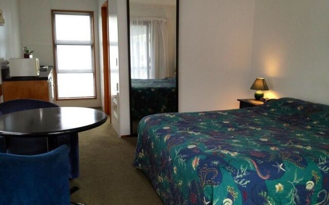 Academy Motor Lodge