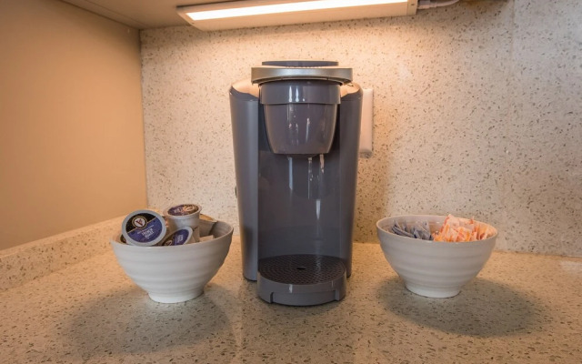 FRONTDESK 111 W Main St Apts Downtown Louisville