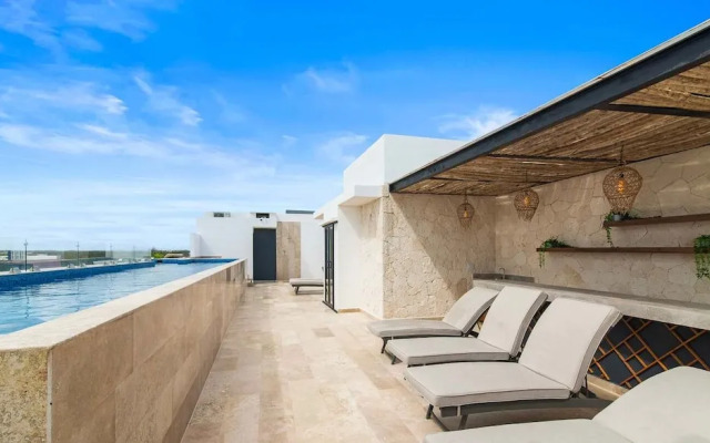 1 Br. LX Amenities Prime Location