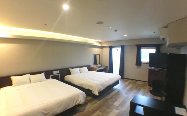 Rycom Crystal Hotel