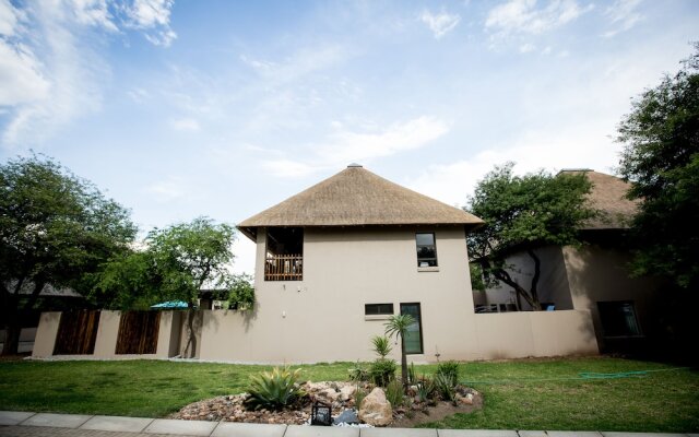 Maya Manor