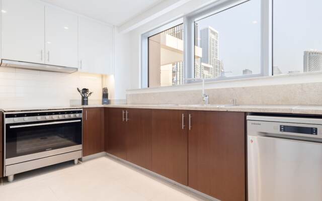 DXB - Blvd Crescent T1 - 2401 - DT