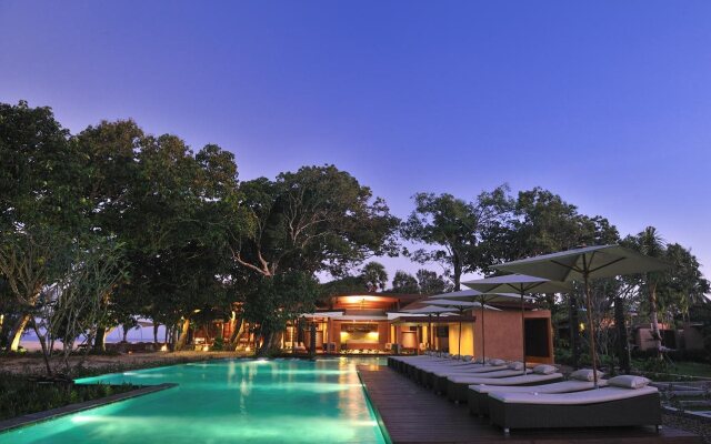 Wanakarn Beach Resort & Spa