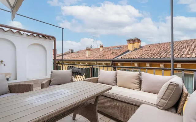 Large Filippini residence a few meters from the Arena