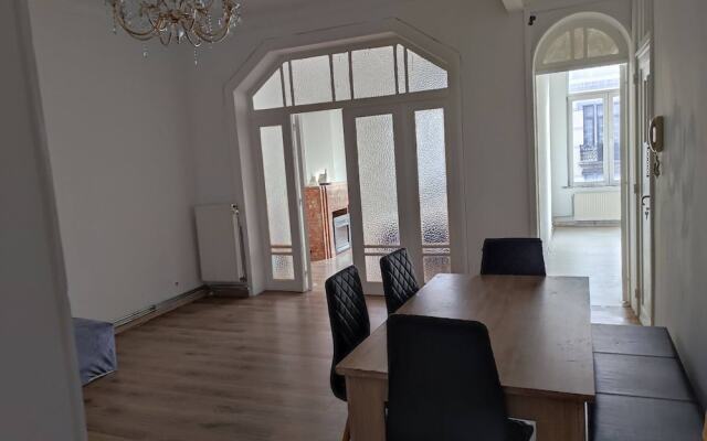 Room in Guest Room - Charming Room W Located in Brussels