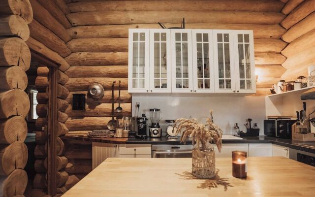 Fjordhygge, Cozy Log Retreat Near Sea & Forest - Sauna & Outdoor Living