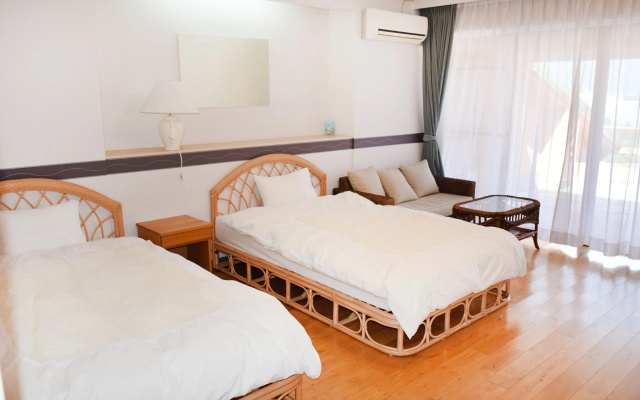 Sun House – Guest Rooms – Tonosho