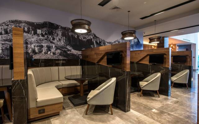 Courtyard by Marriott San Luis Potosi, Los Lagos